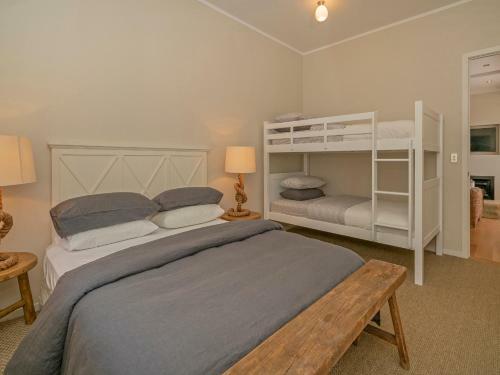 Golden Summers - Beachfront Matarangi Holiday Home