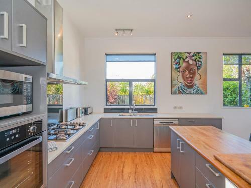 Manuka Bach - Matarangi Holiday Home