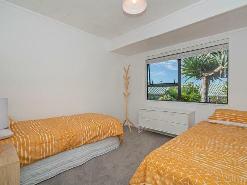 Manuka Bach - Matarangi Holiday Home