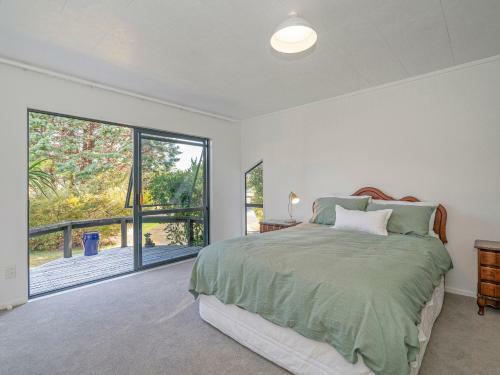 Manuka Bach - Matarangi Holiday Home