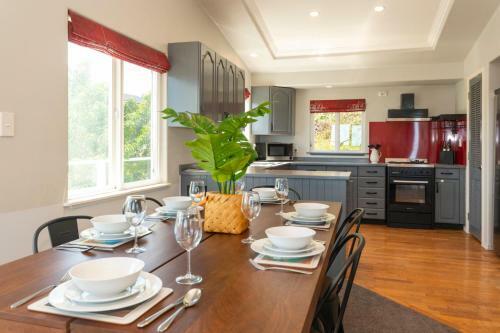 Seaview Central - Coopers Beach Holiday Home