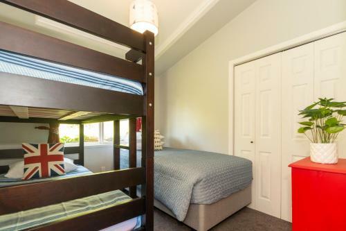 Seaview Central - Coopers Beach Holiday Home