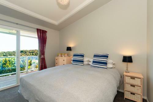 Seaview Central - Coopers Beach Holiday Home