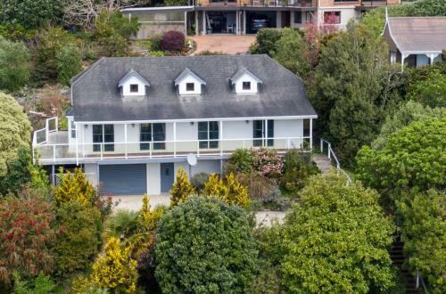 Seaview Central - Coopers Beach Holiday Home
