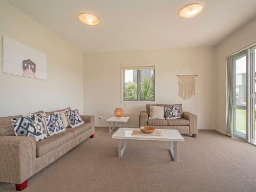 Lakeside Villa Retreat - Matarangi Downstairs Holiday Unit