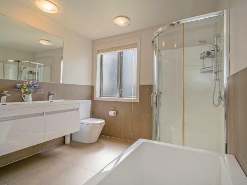 Lakeside Villa Retreat - Matarangi Downstairs Holiday Unit