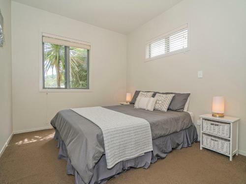 Lakeside Villa Retreat - Matarangi Downstairs Holiday Unit
