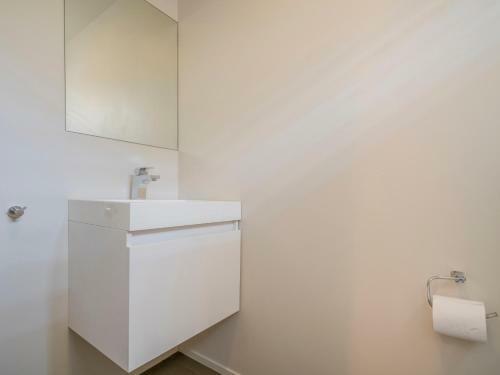 Lakeside Villa Retreat - Matarangi Downstairs Holiday Unit
