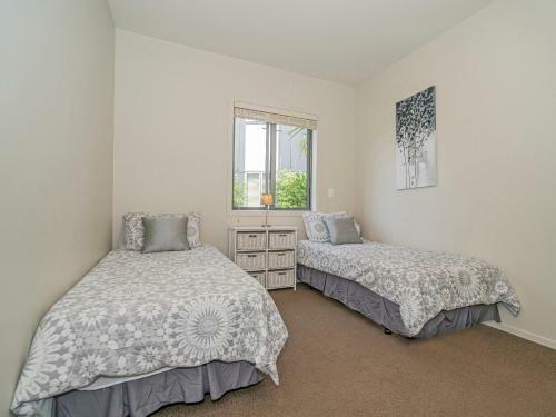 Lakeside Villa Retreat - Matarangi Downstairs Holiday Unit