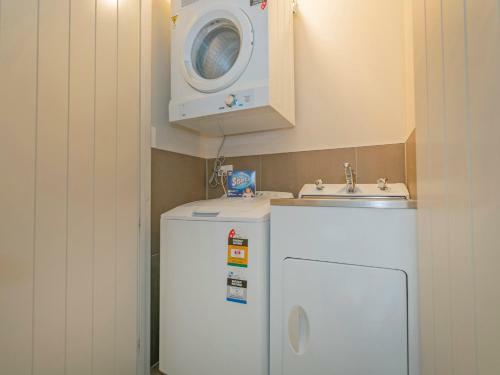 Lakeside Villa Retreat - Matarangi Downstairs Holiday Unit