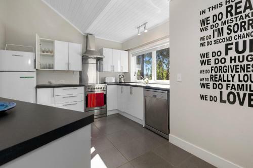 Tree Top Hideaway - Sandspit Holiday Home