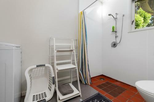 Tree Top Hideaway - Sandspit Holiday Home