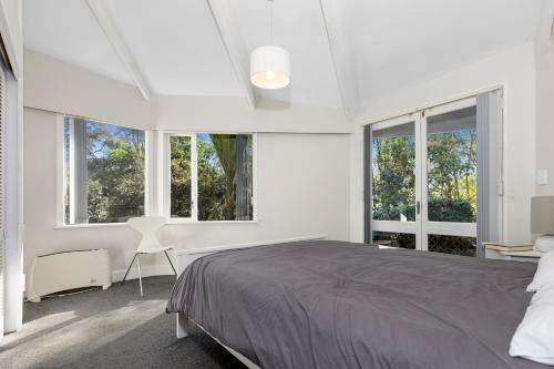 Tree Top Hideaway - Sandspit Holiday Home