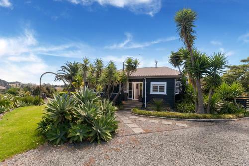 Country Idyll - Sandspit Holiday Home