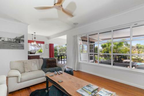 Country Idyll - Sandspit Holiday Home