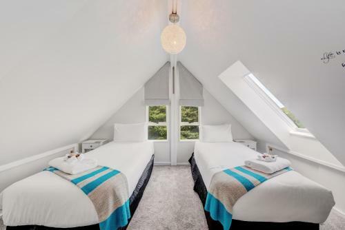 Woodside Bay Cottage - Waiheke Holiday Home