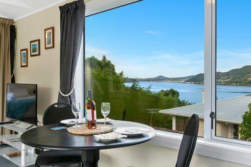 Macbay Retreat - Macandrew Bay Holiday Home