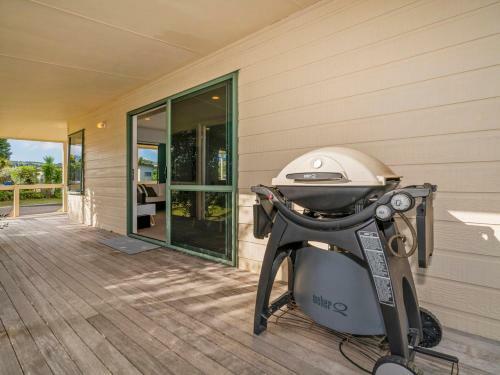 Captain's Cabin - Cooks Beach Holiday Home