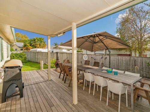 Captain's Cabin - Cooks Beach Holiday Home