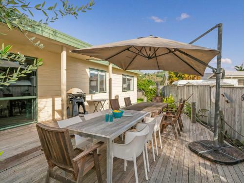 Captain's Cabin - Cooks Beach Holiday Home