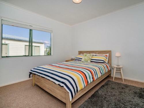 Captain's Cabin - Cooks Beach Holiday Home