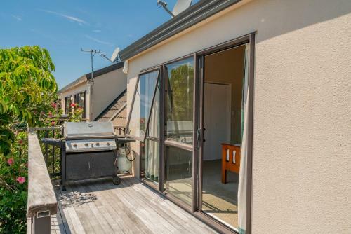 Coastal Quarters - Cooks Beach Holiday Home