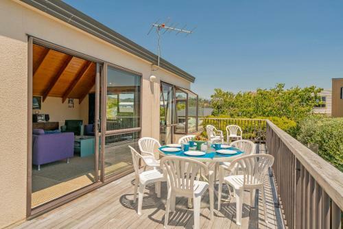 Coastal Quarters - Cooks Beach Holiday Home