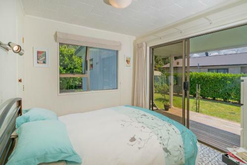 Bay Coast Happy Place - Cooks Beach Holiday Home