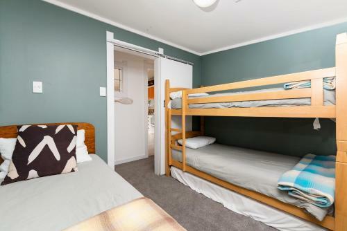 Kiwiana Bach - Lake Tarawera Holiday Home
