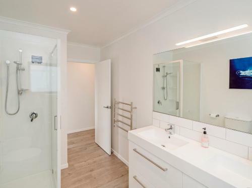 Seabliss - Cooks Beach Holiday Home