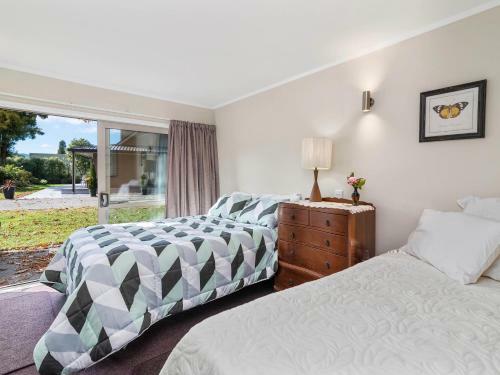 Rainbow Cottage - Lake Tarawera Cottage