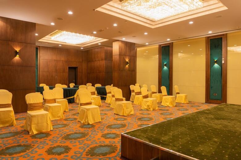 Royal Crown Hotel
