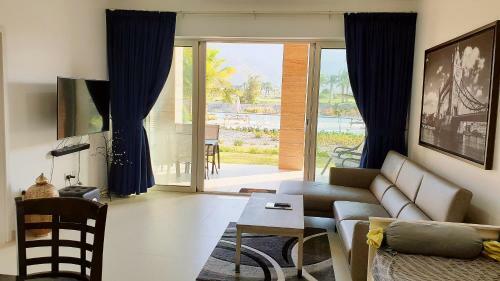 Jebel Sifah Golf Lake Apartments