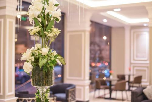 Grand Flora Hotel