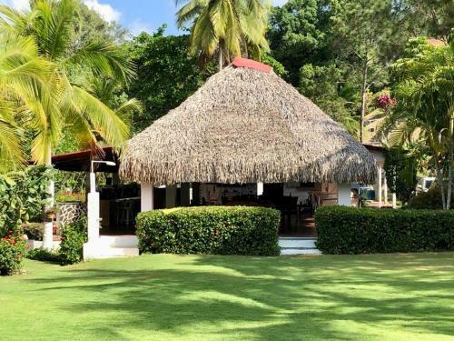 Villa Beach Front Paradise!