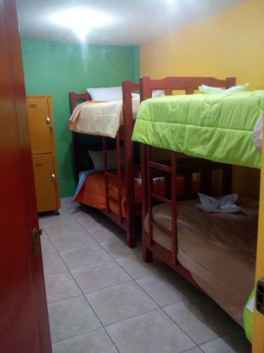 Bed & Breakfast Sunset Hostel Airport