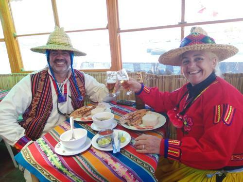 Hotel Urosfood & Titiqaqa Lodge