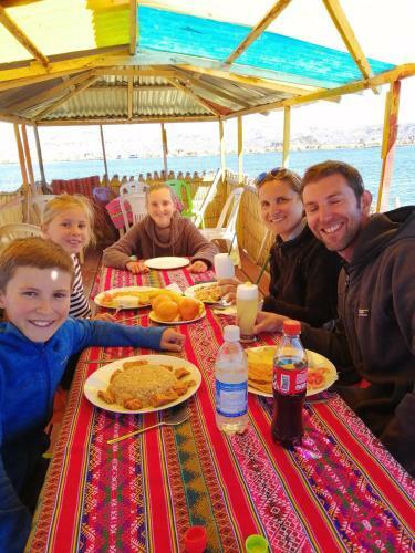 Hotel Urosfood & Titiqaqa Lodge