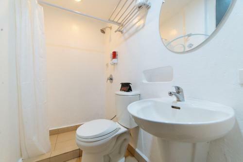 Hotel Reddoorz Plus @ Altaroca Antipolo
