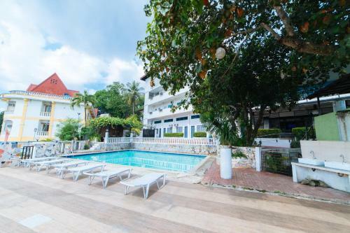 Hotel Reddoorz Plus @ Altaroca Antipolo
