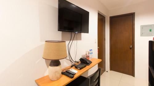 Hotel Reddoorz Plus @ Diola Villamonte Bacolod