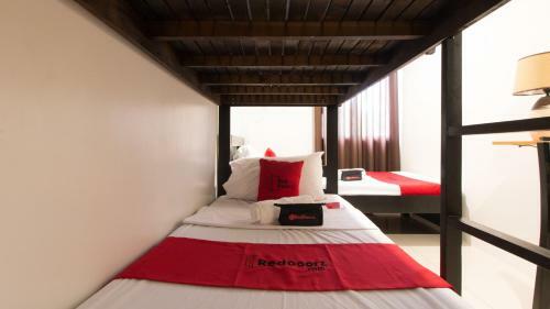 Hotel Reddoorz Plus @ Diola Villamonte Bacolod