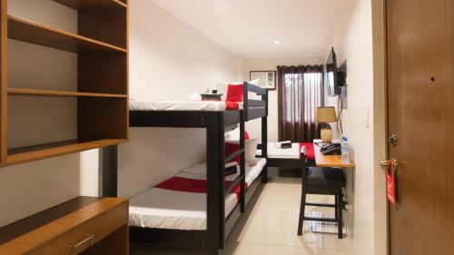 Hotel Reddoorz Plus @ Diola Villamonte Bacolod
