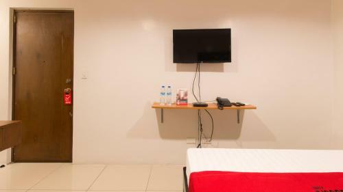 Hotel Reddoorz Plus @ Diola Villamonte Bacolod