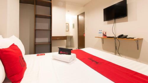 Hotel Reddoorz Plus @ Diola Villamonte Bacolod