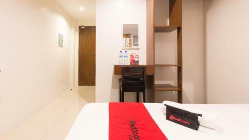 Hotel Reddoorz Plus @ Diola Villamonte Bacolod