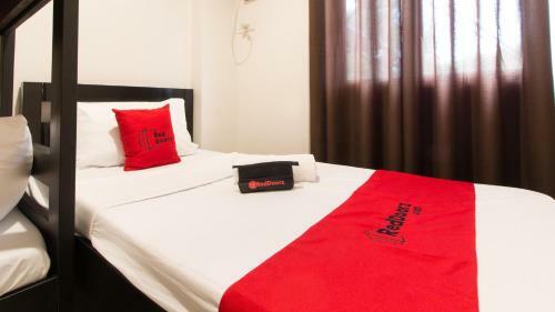 Hotel Reddoorz Plus @ Diola Villamonte Bacolod