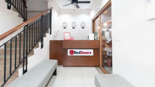 Hotel Reddoorz Plus @ Diola Villamonte Bacolod