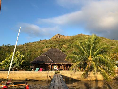 Bora Bora Waterfront Sunrise Villa