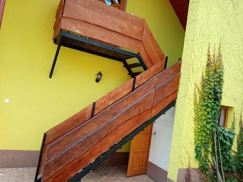 Zanati Apartmannh�z